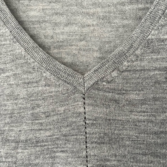 LOFT Gray V-Neck Wool Blend Sweater Size Medium - Picture 6 of 13
